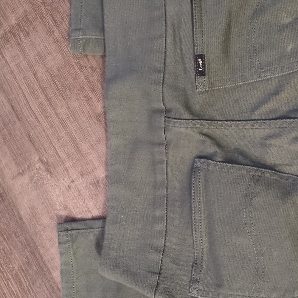Lee jeans, Women's sz 9, olive green, EUC. 2 for $30 - Picture 4 of 6